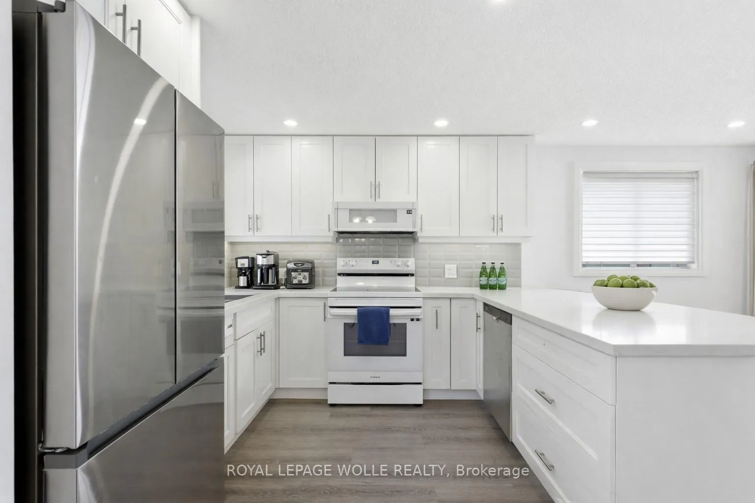 Photo 12 of 16 Thornbush Crescent, Waterloo — HOMEH
