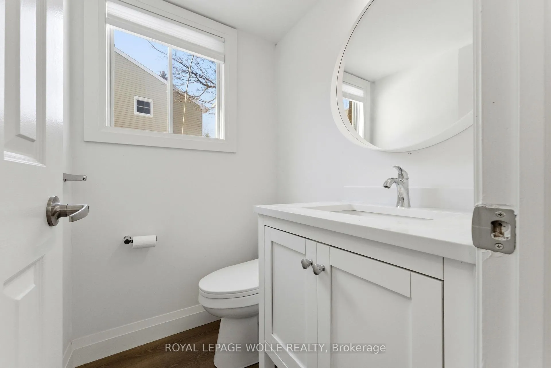 Photo 14 of 16 Thornbush Crescent, Waterloo — HOMEH