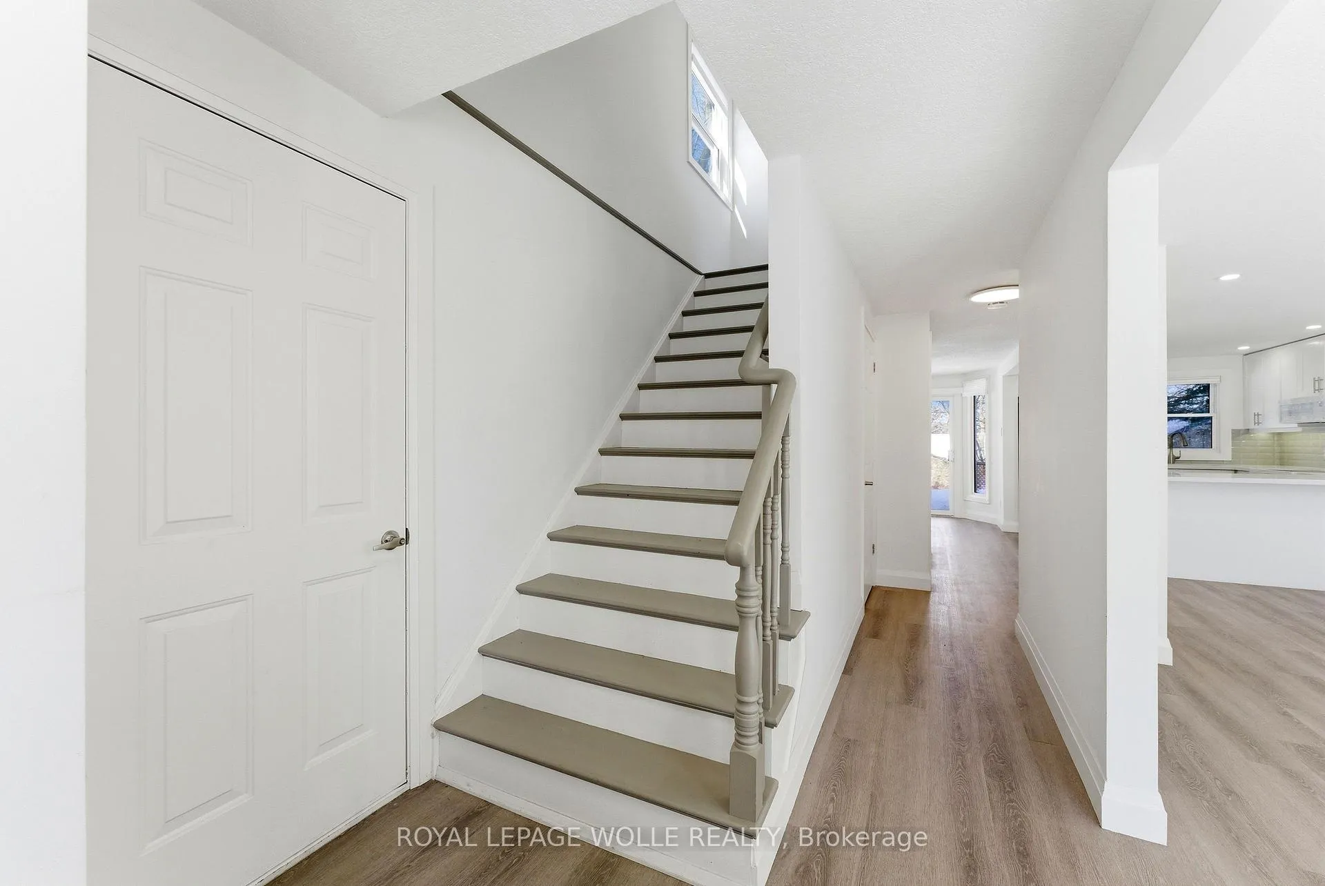 Photo 15 of 16 Thornbush Crescent, Waterloo — HOMEH