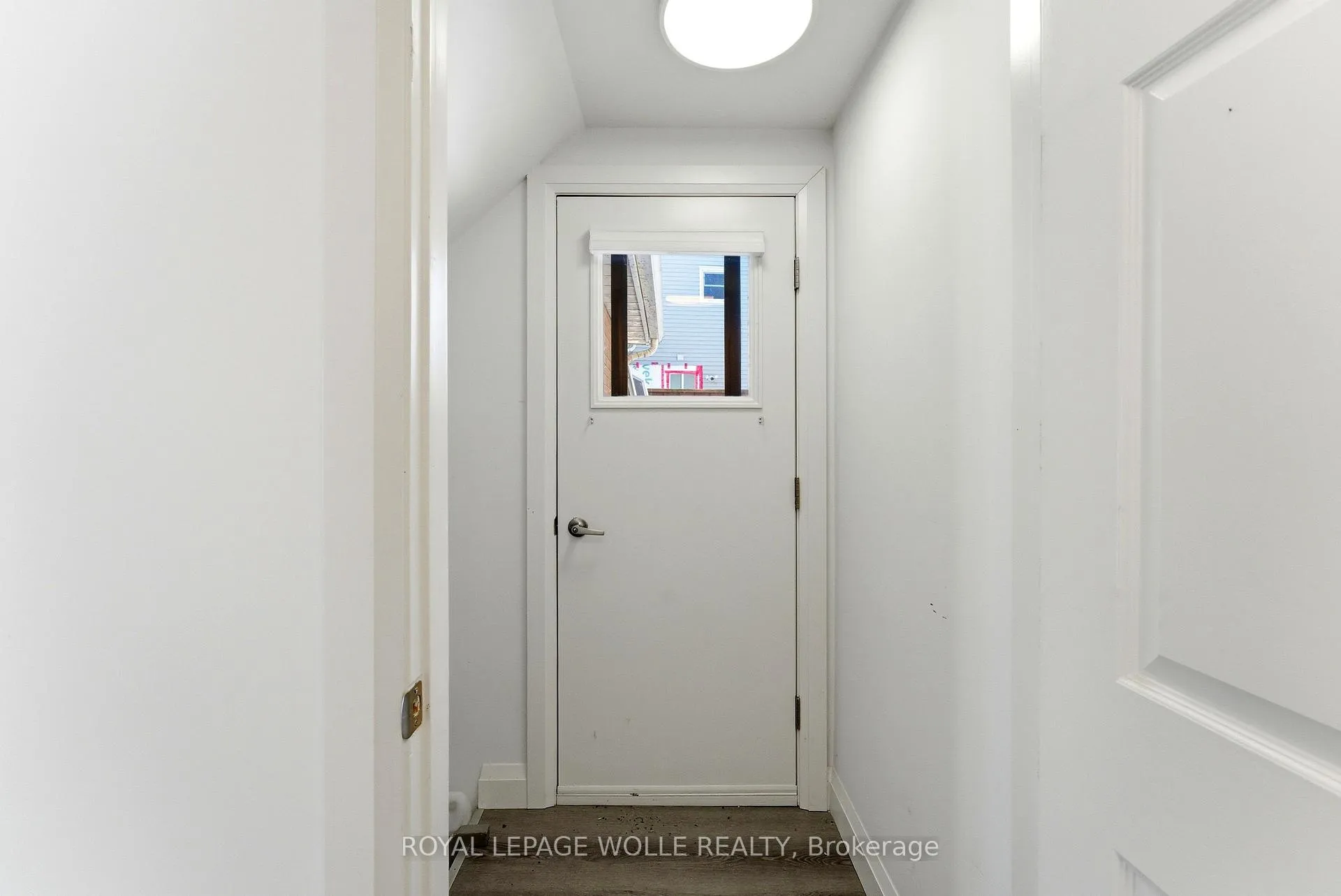 Photo 21 of 16 Thornbush Crescent, Waterloo — HOMEH