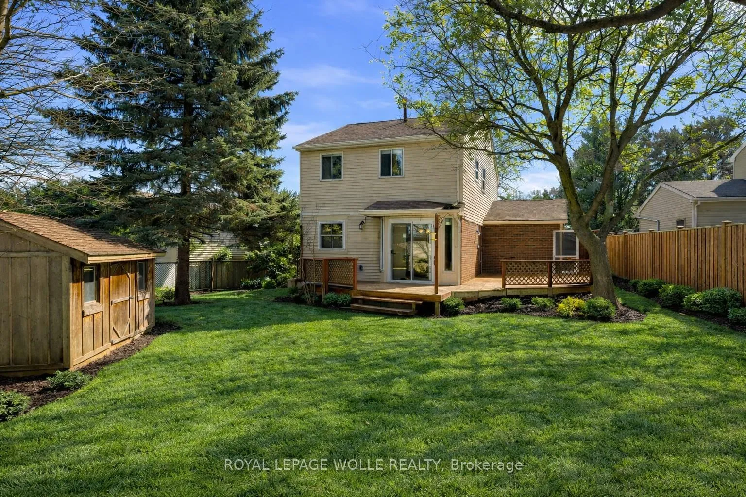 Photo 22 of 16 Thornbush Crescent, Waterloo — HOMEH