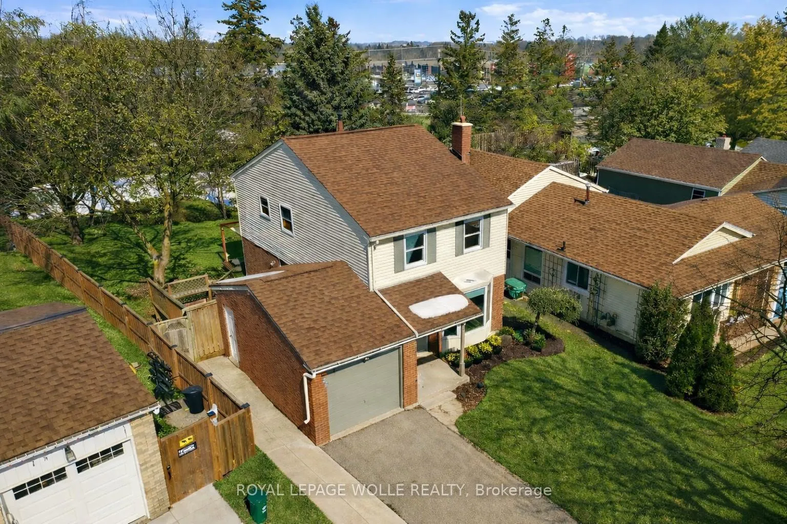 Photo 23 of 16 Thornbush Crescent, Waterloo — HOMEH