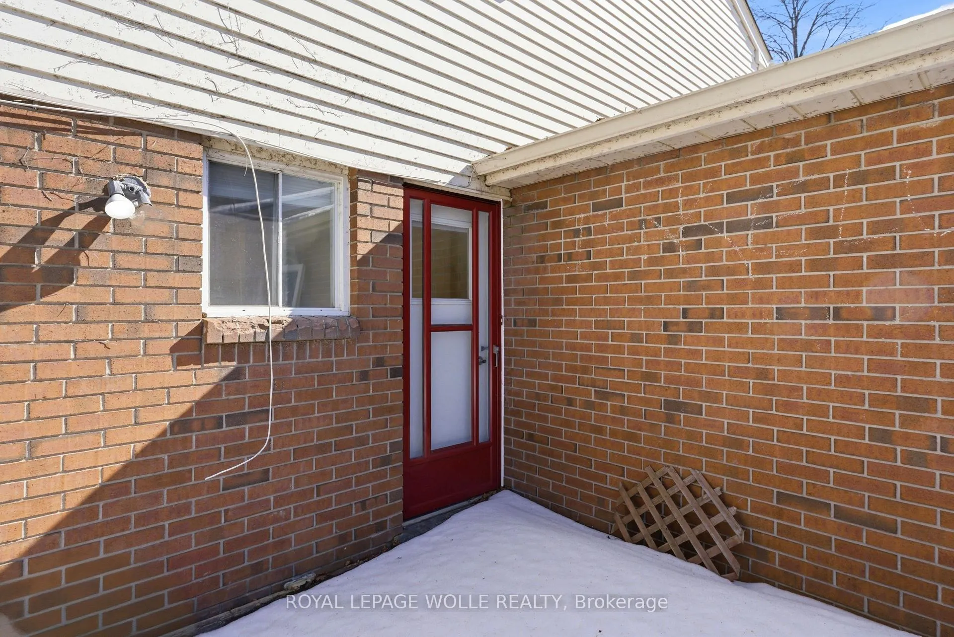 Photo 25 of 16 Thornbush Crescent, Waterloo — HOMEH