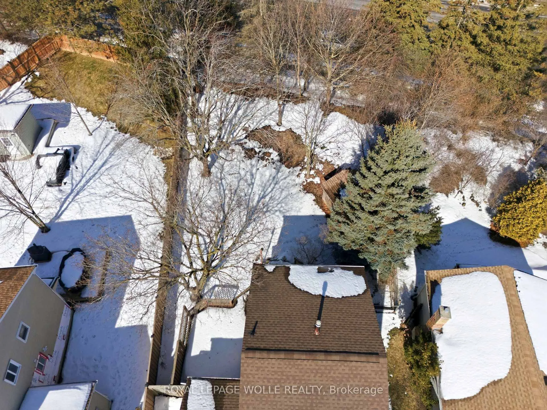 Photo 30 of 16 Thornbush Crescent, Waterloo — HOMEH