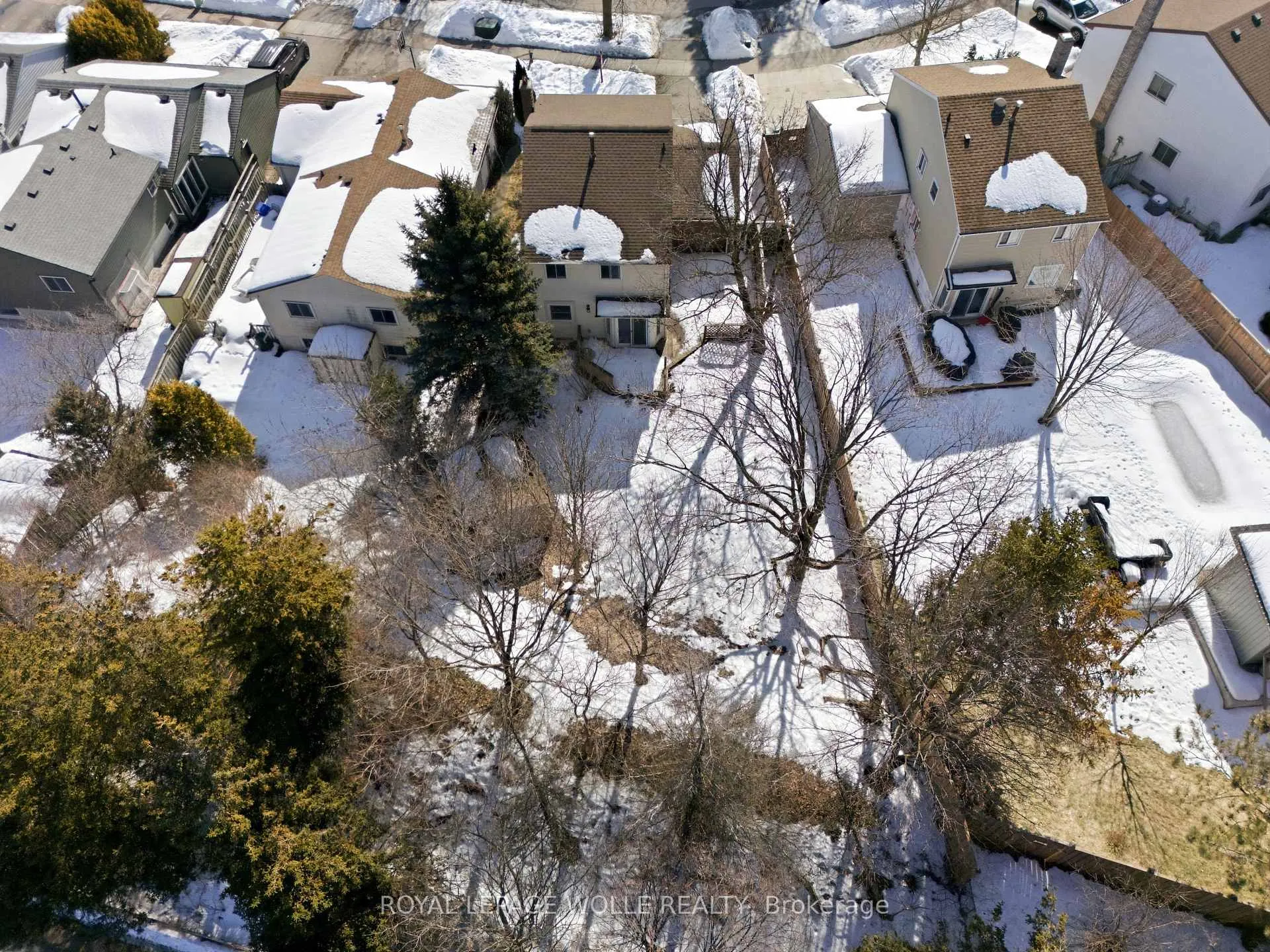Photo 31 of 16 Thornbush Crescent, Waterloo — HOMEH