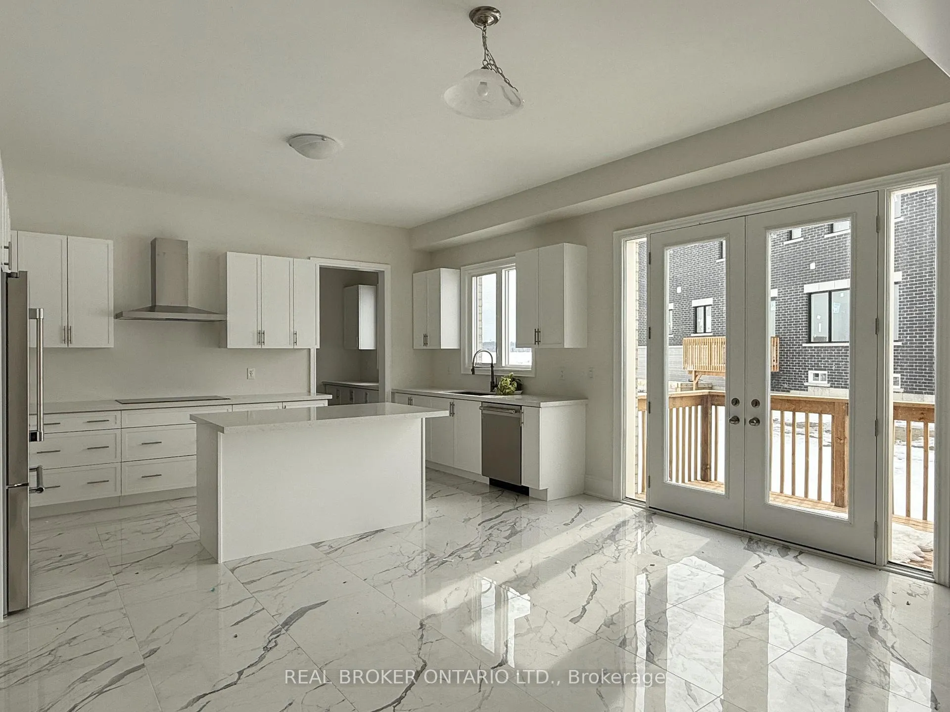 Photo 4 of 33 Cecil Saunders Drive, Georgina, Keswick South — HOMEH