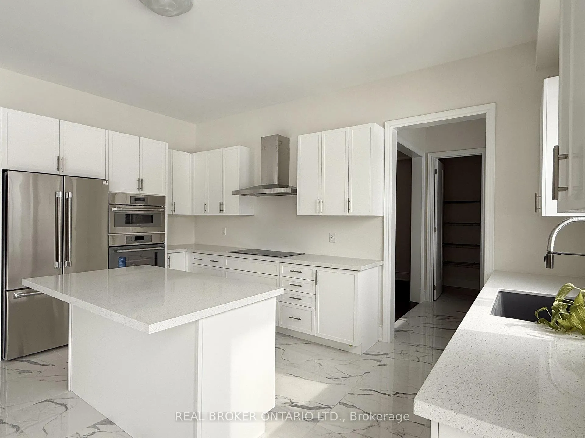 Photo 9 of 33 Cecil Saunders Drive, Georgina, Keswick South — HOMEH