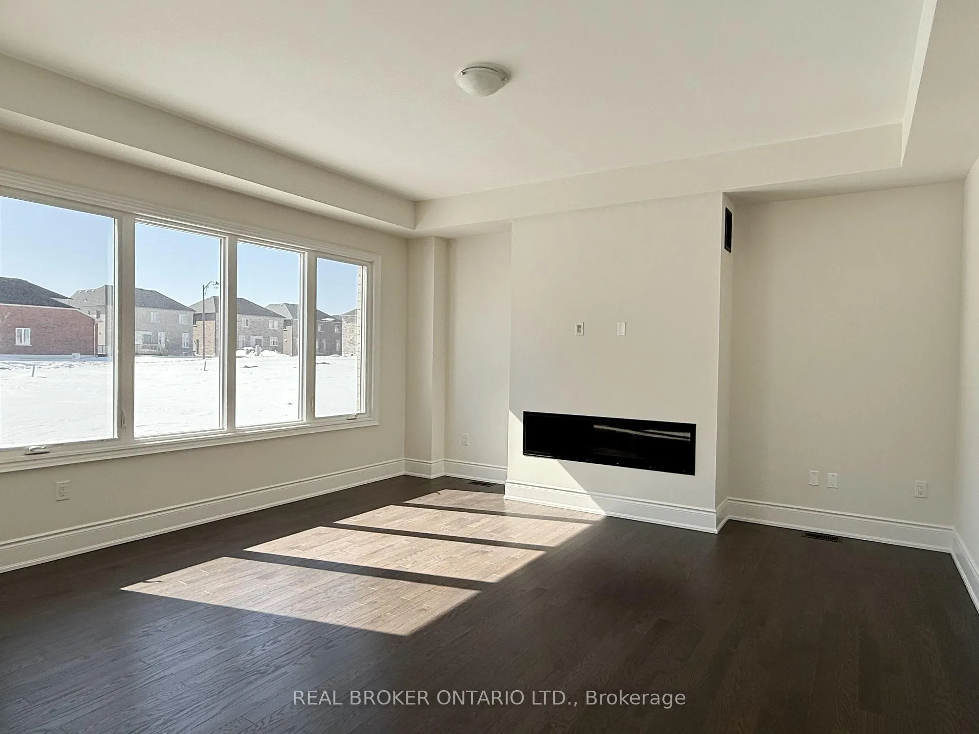 Photo 18 of 33 Cecil Saunders Drive, Georgina, Keswick South — HOMEH