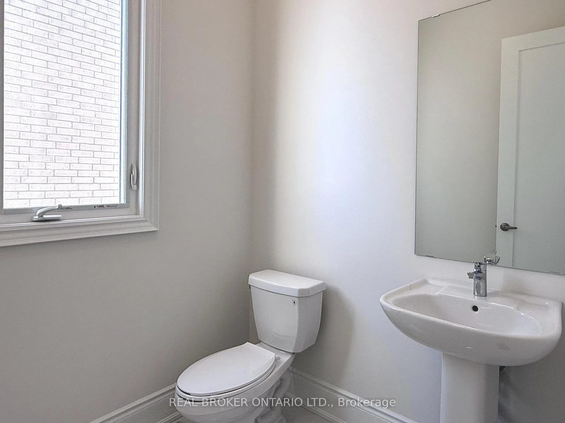 Photo 23 of 33 Cecil Saunders Drive, Georgina, Keswick South — HOMEH