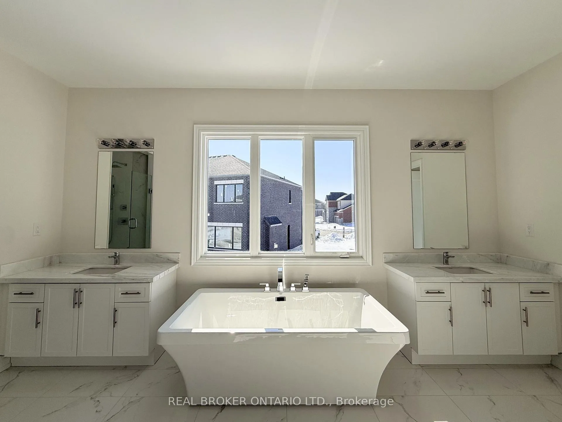 Photo 29 of 33 Cecil Saunders Drive, Georgina, Keswick South — HOMEH