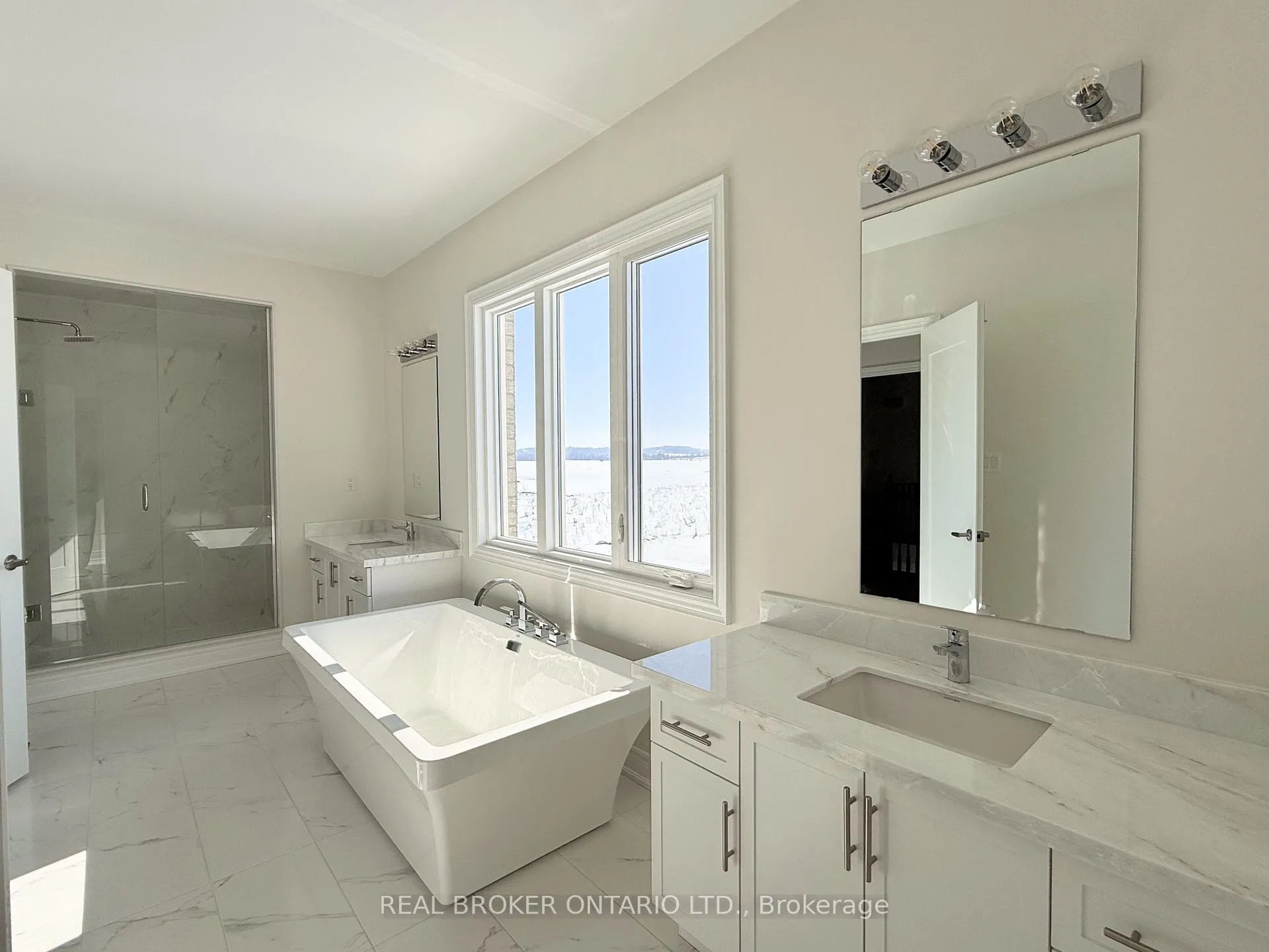Photo 30 of 33 Cecil Saunders Drive, Georgina, Keswick South — HOMEH