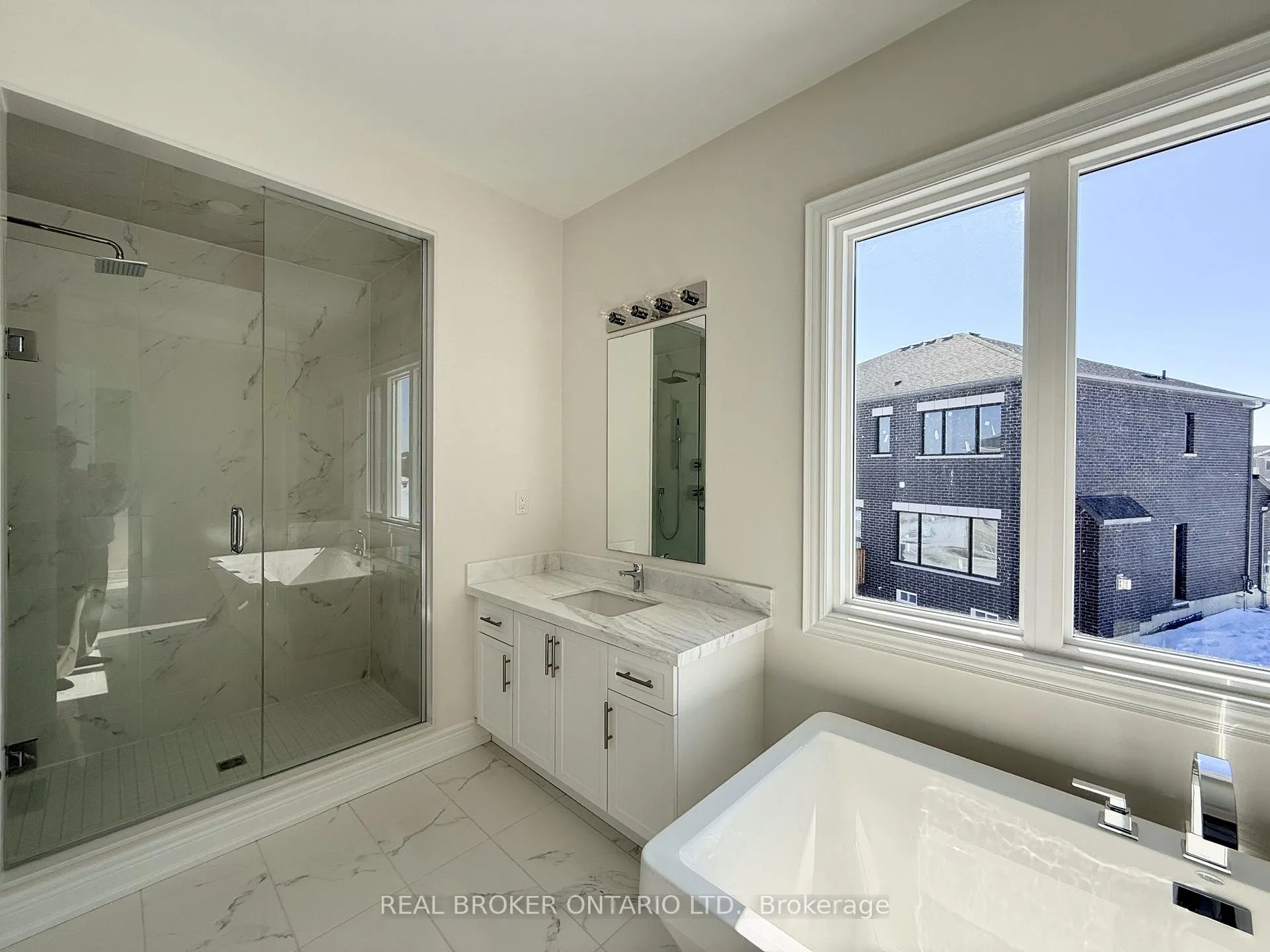 Photo 31 of 33 Cecil Saunders Drive, Georgina, Keswick South — HOMEH