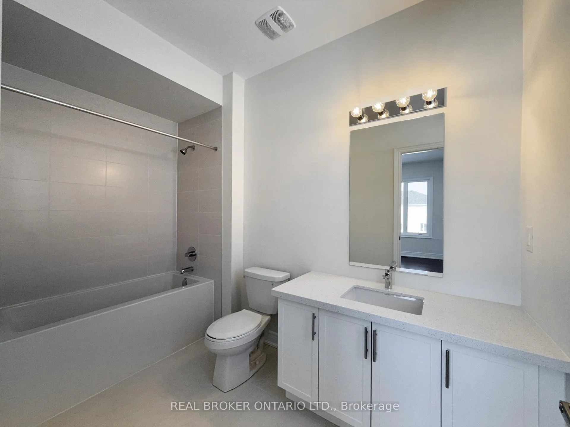 Photo 33 of 33 Cecil Saunders Drive, Georgina, Keswick South — HOMEH