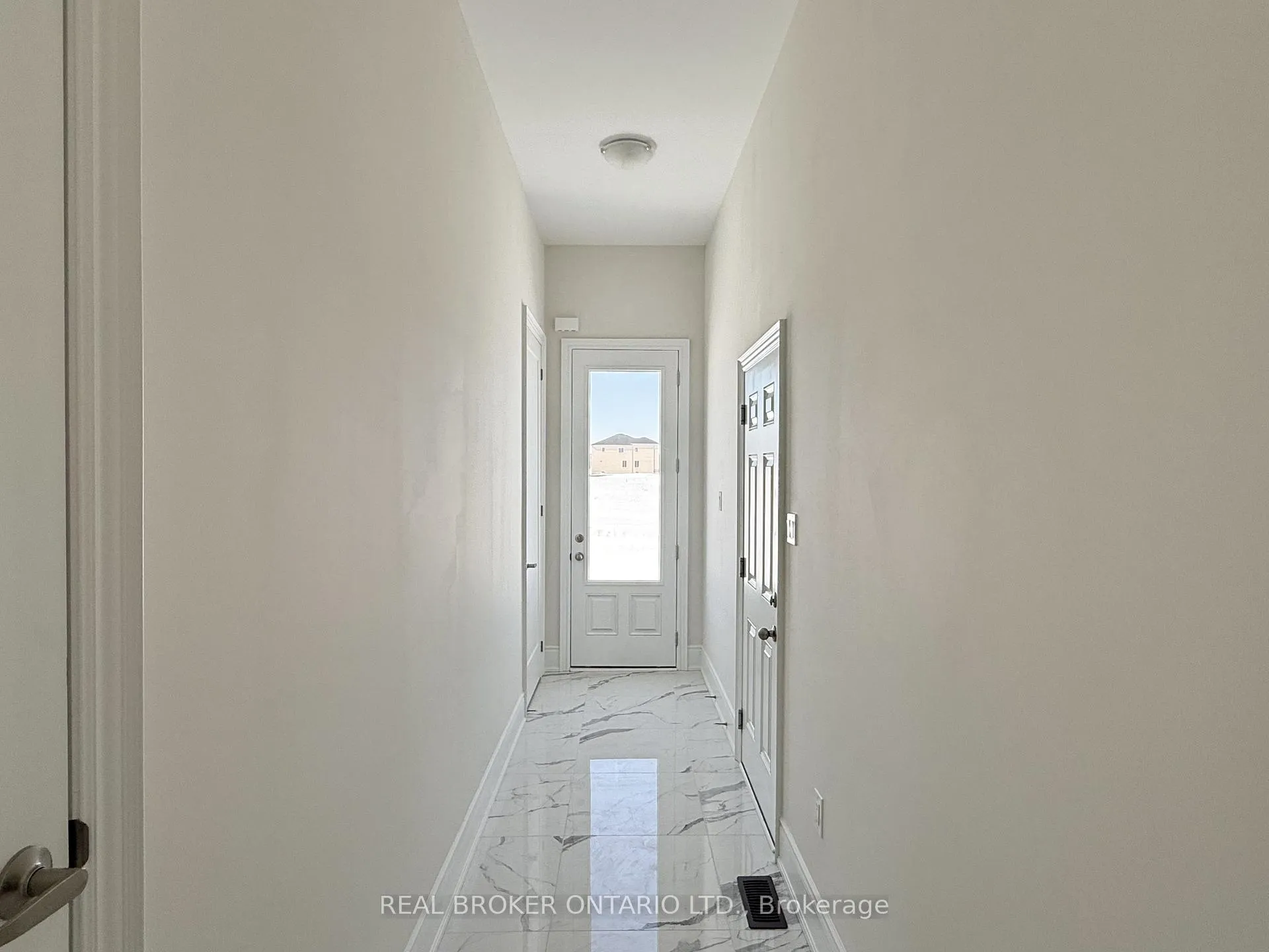 Photo 39 of 33 Cecil Saunders Drive, Georgina, Keswick South — HOMEH