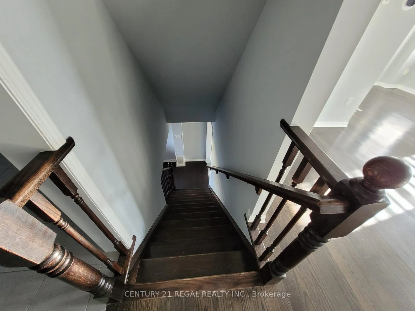 Photo 5 of 35 Vanhorne Close, Brampton, Northwest Brampton — HOMEH