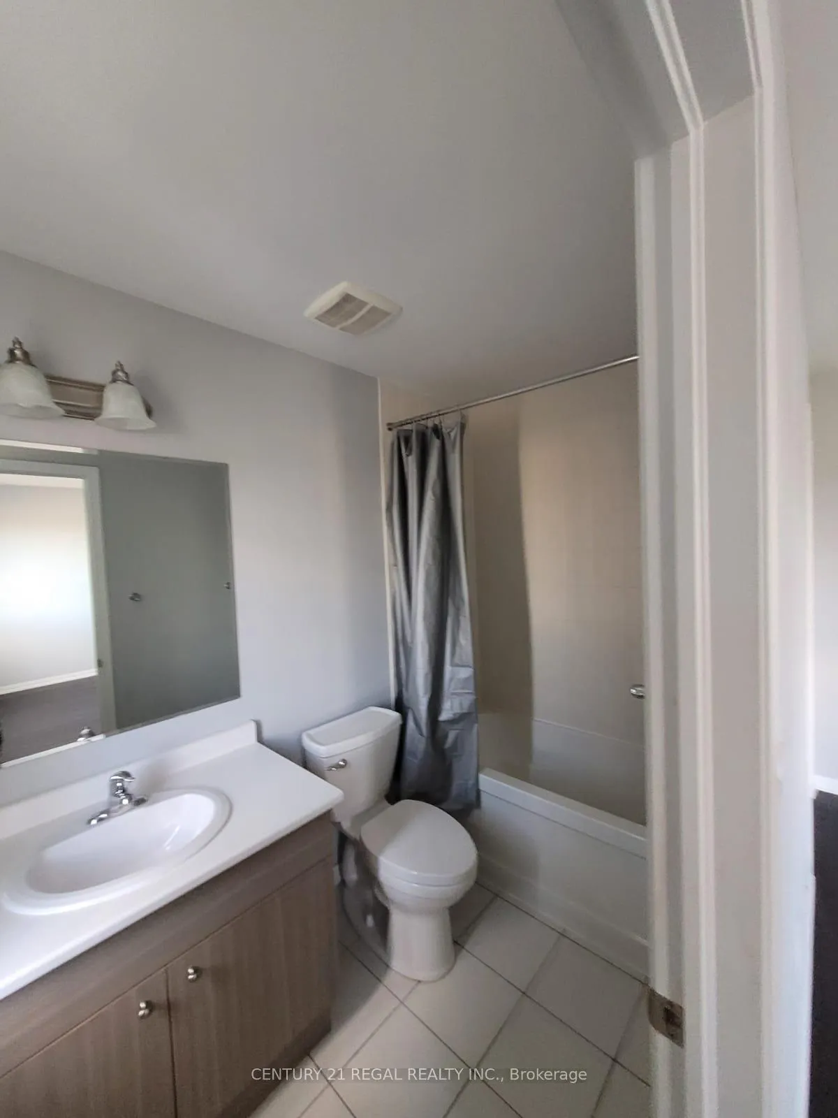 Photo 6 of 35 Vanhorne Close, Brampton, Northwest Brampton — HOMEH