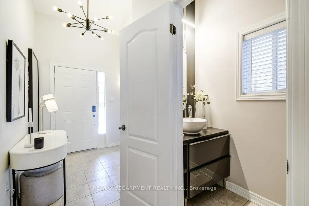 Photo 5 of 179 Chudleigh Street, Hamilton, Waterdown — HOMEH