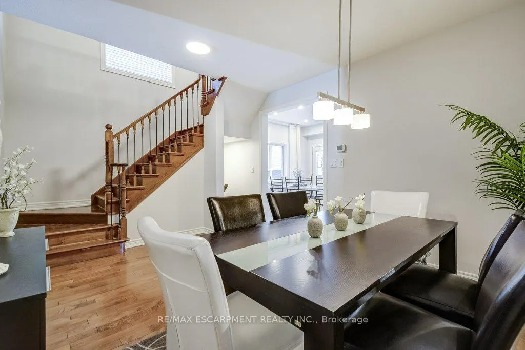 Photo 8 of 179 Chudleigh Street, Hamilton, Waterdown — HOMEH
