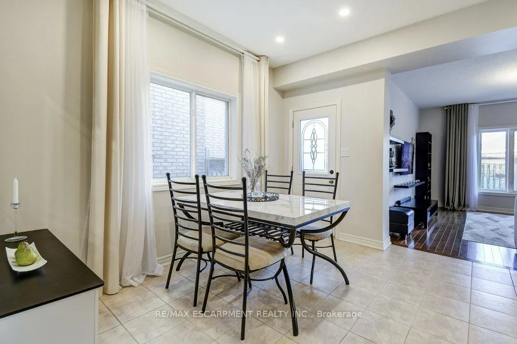 Photo 9 of 179 Chudleigh Street, Hamilton, Waterdown — HOMEH