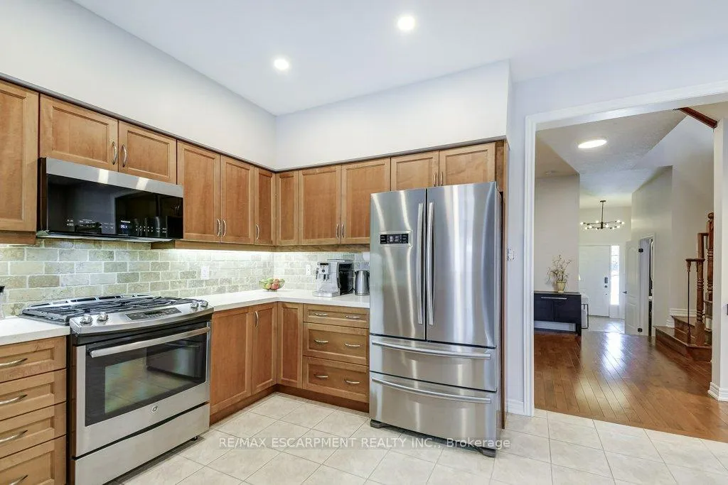 Photo 12 of 179 Chudleigh Street, Hamilton, Waterdown — HOMEH