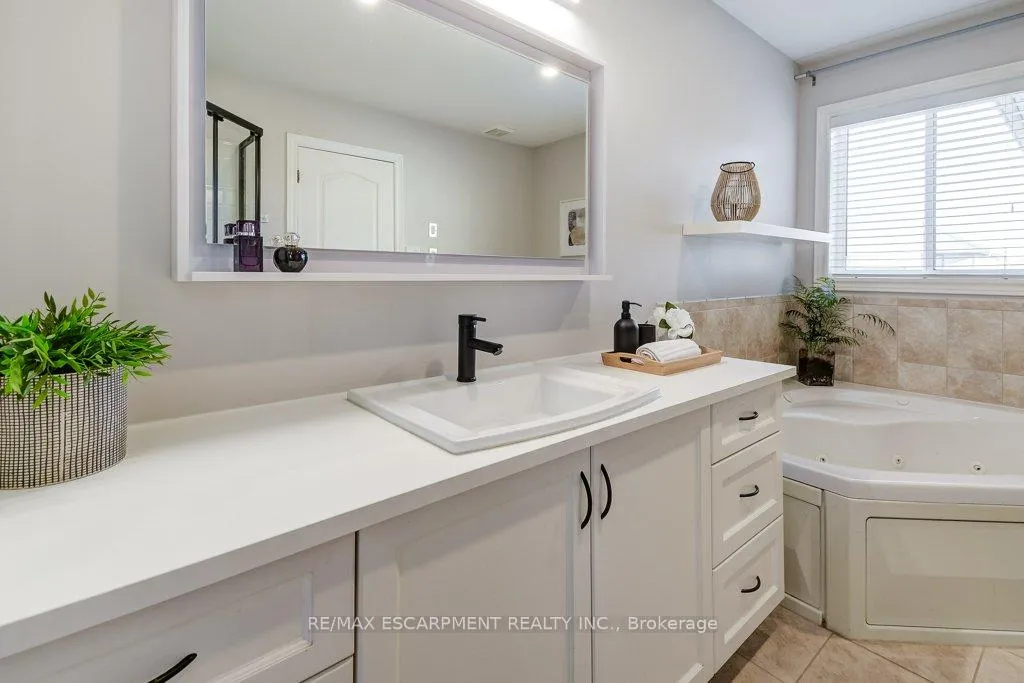 Photo 20 of 179 Chudleigh Street, Hamilton, Waterdown — HOMEH