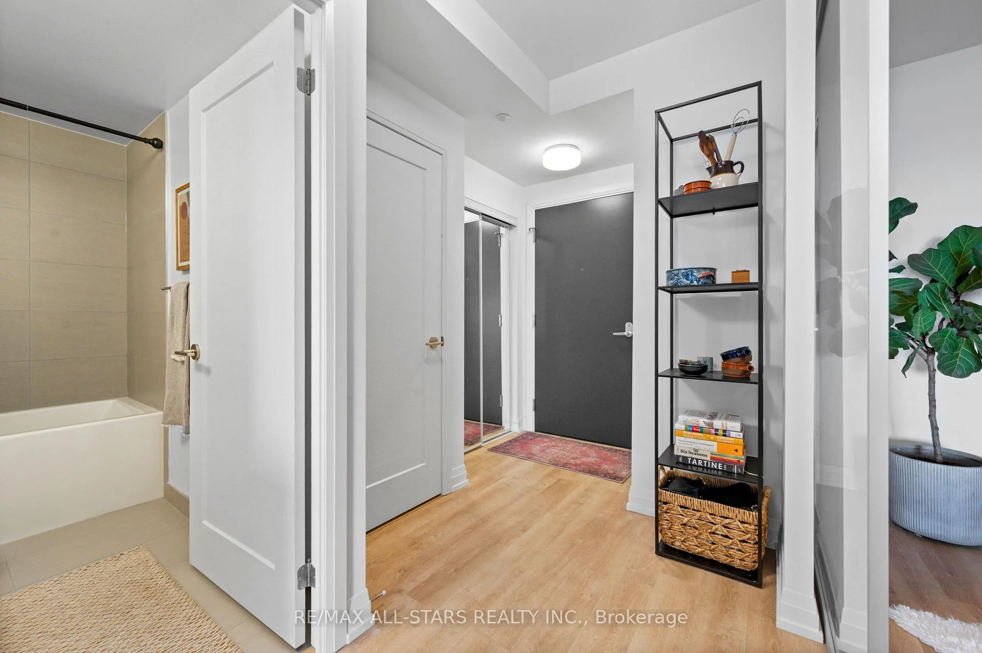 Photo 9 of Unit 2310, 286 Main Street, Toronto, East End-Danforth — HOMEH