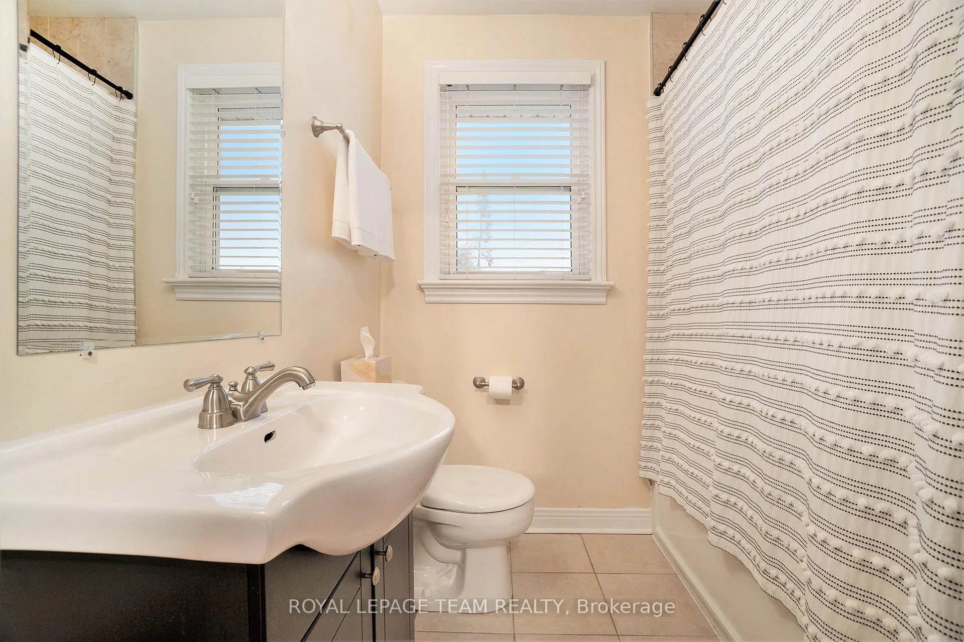 Photo 17 of 2493 Clementine Boulevard, Ottawa, Heron Park — HOMEH