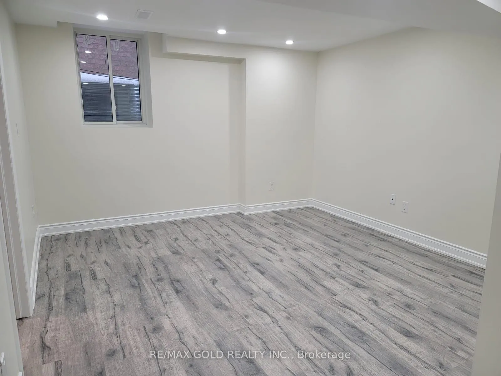 Photo 5 of 4 Devonsleigh Drive, Brampton, Fletcher's Meadow — HOMEH