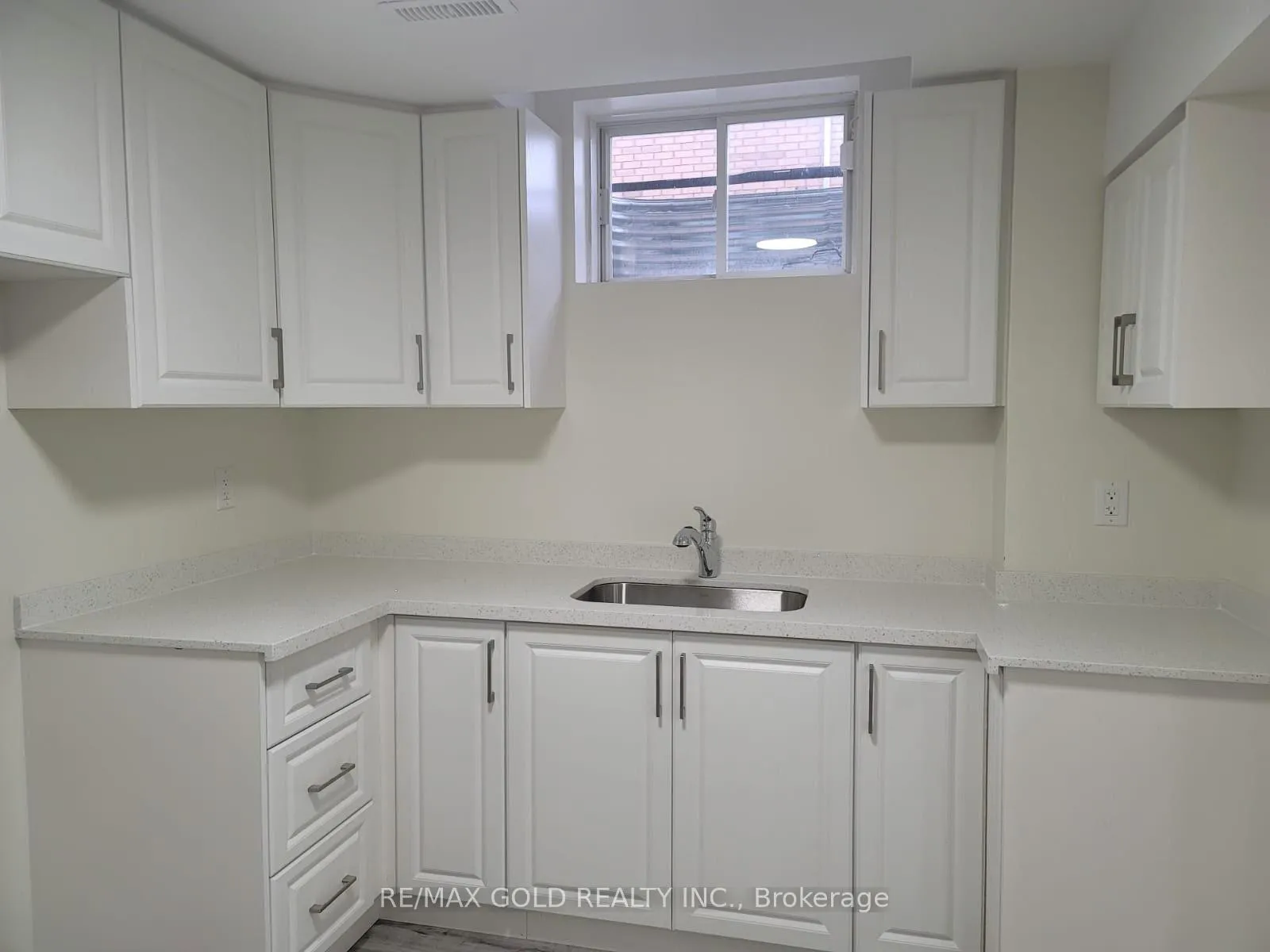 Photo 11 of 4 Devonsleigh Drive, Brampton, Fletcher's Meadow — HOMEH