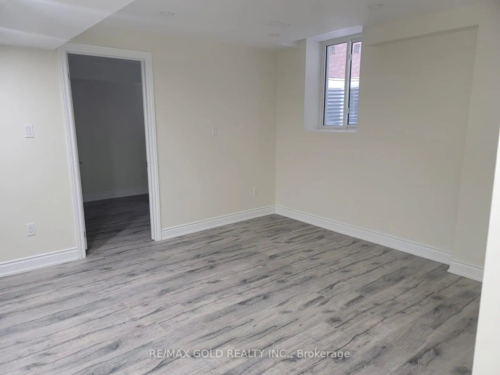 Photo 12 of 4 Devonsleigh Drive, Brampton, Fletcher's Meadow — HOMEH