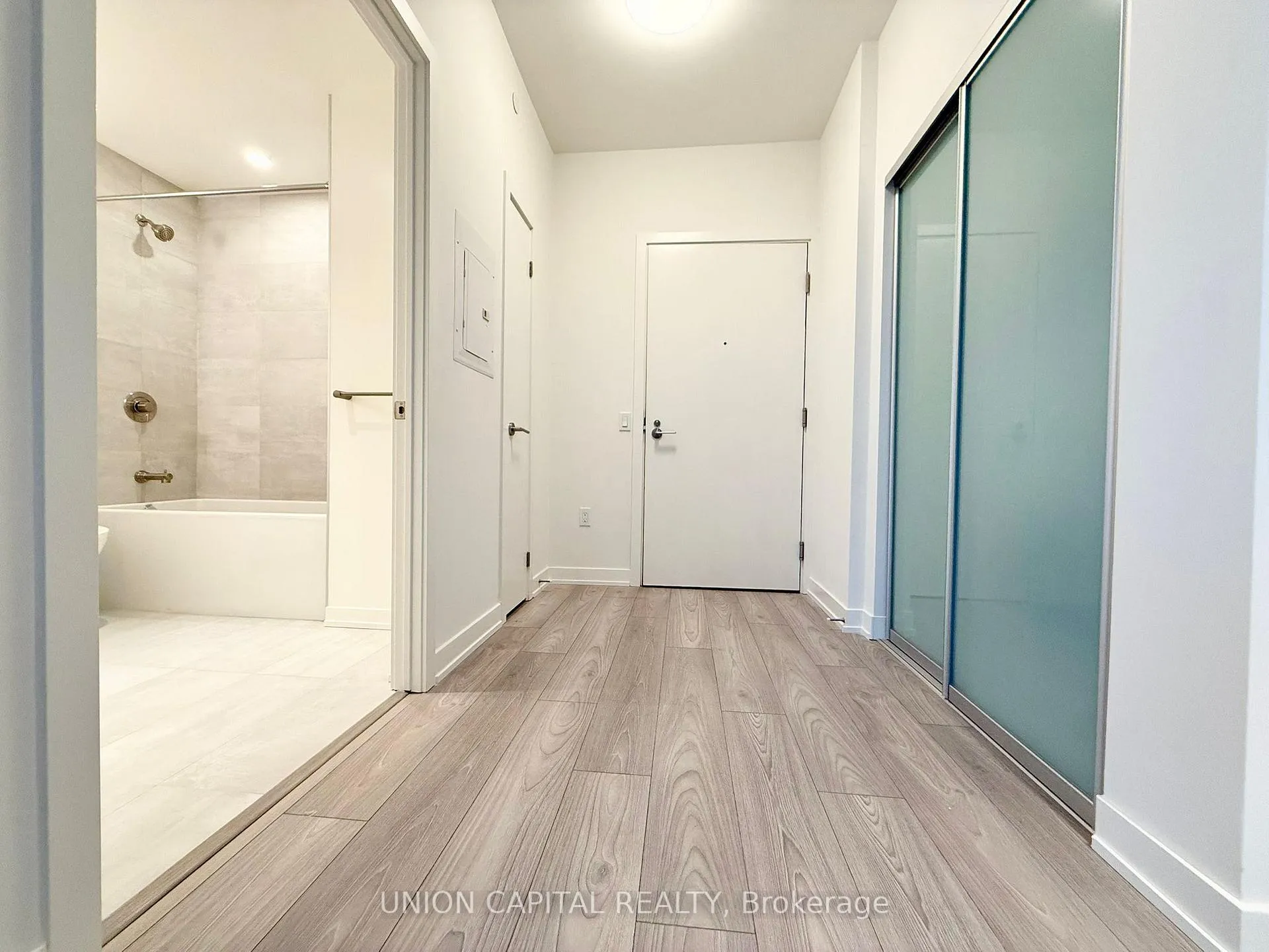 Photo 3 of Unit 1908, 110 Broadway Avenue, Toronto, Mount Pleasant West — HOMEH
