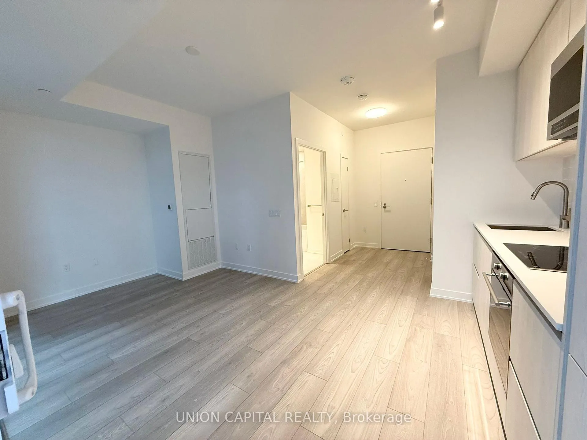 Photo 4 of Unit 1908, 110 Broadway Avenue, Toronto, Mount Pleasant West — HOMEH