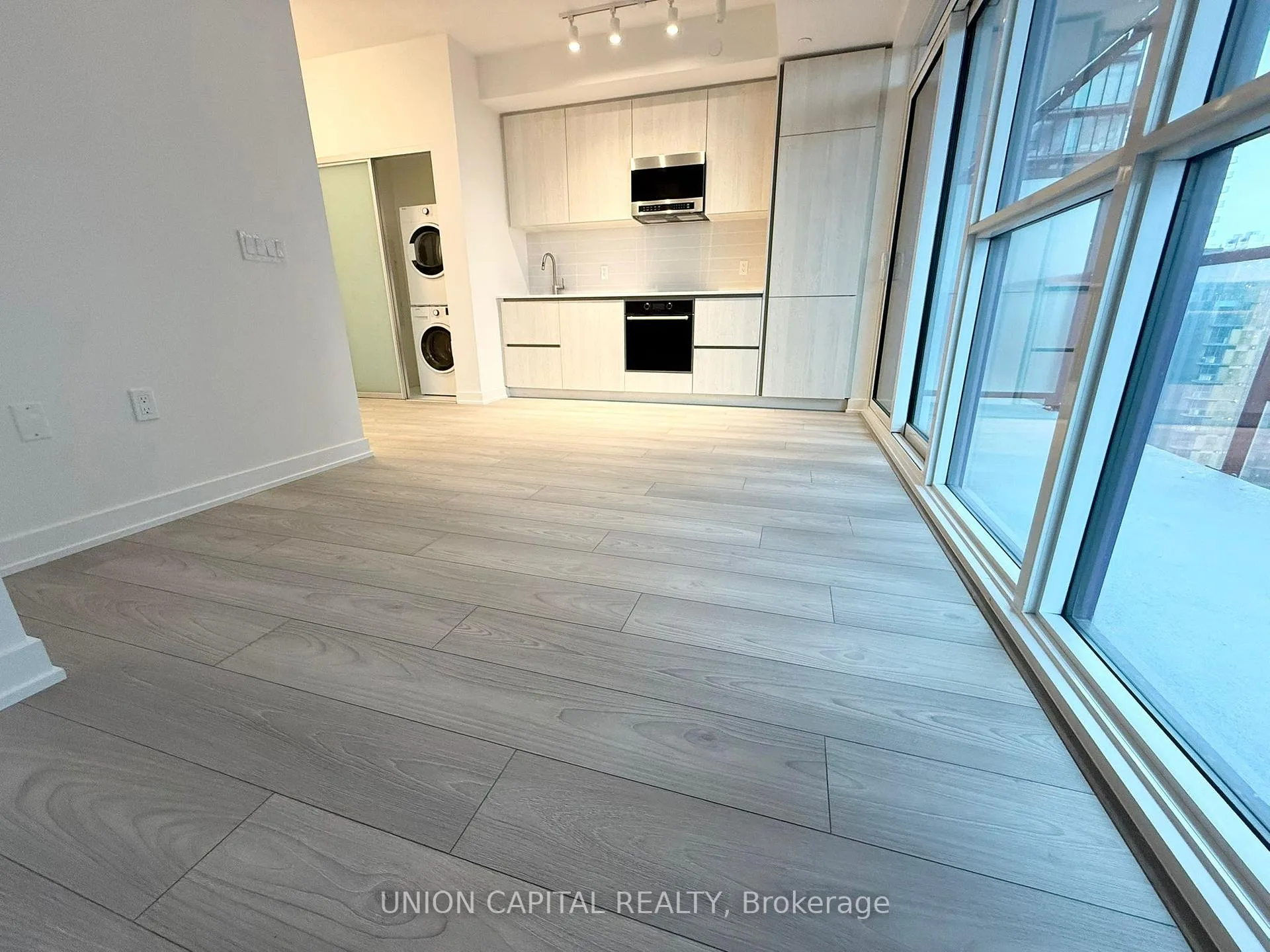 Photo 5 of Unit 1908, 110 Broadway Avenue, Toronto, Mount Pleasant West — HOMEH