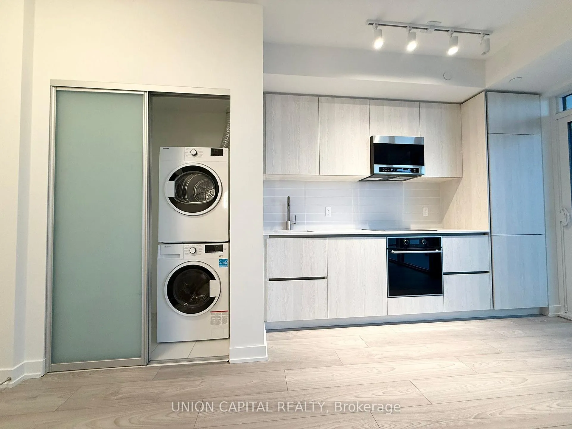 Photo 8 of Unit 1908, 110 Broadway Avenue, Toronto, Mount Pleasant West — HOMEH
