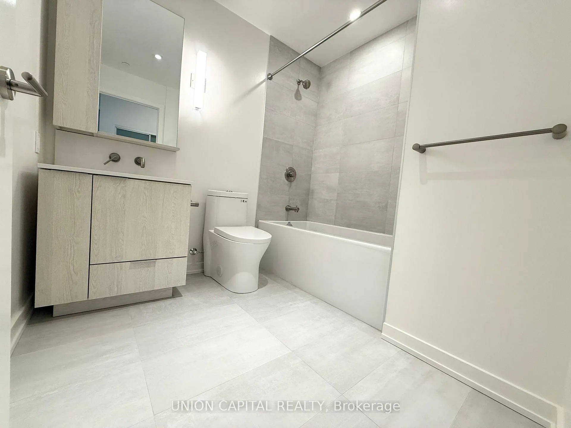 Photo 9 of Unit 1908, 110 Broadway Avenue, Toronto, Mount Pleasant West — HOMEH