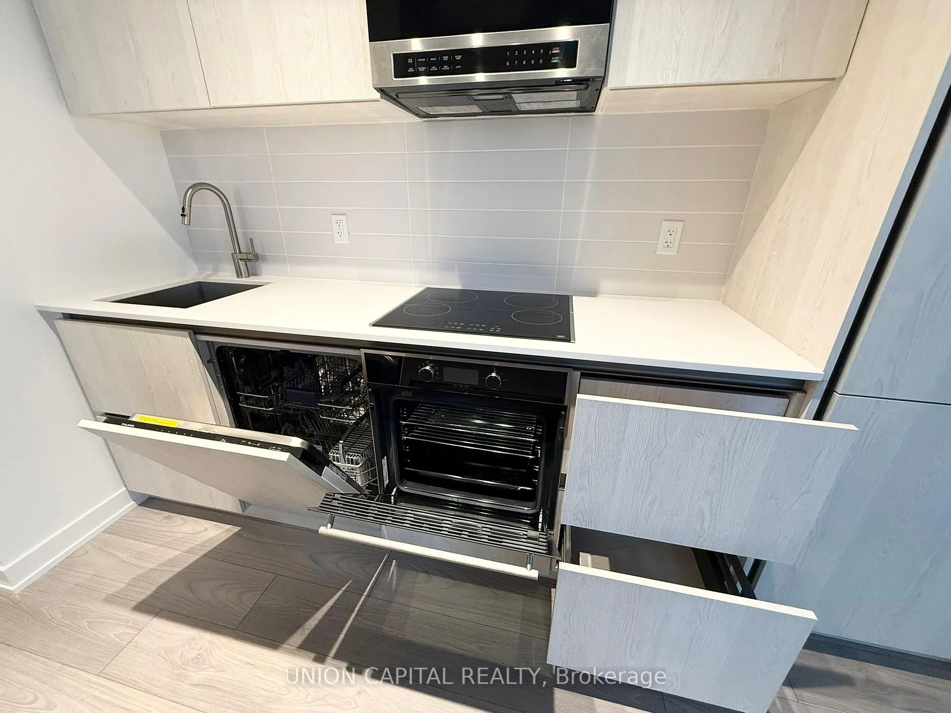 Photo 10 of Unit 1908, 110 Broadway Avenue, Toronto, Mount Pleasant West — HOMEH