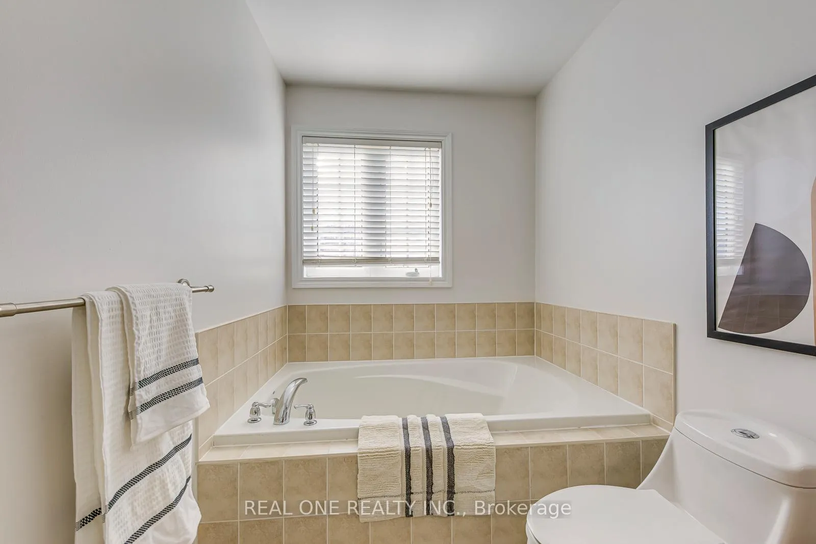 Photo 32 of 1331 Kestell Boulevard, Oakville, Joshua Creek — HOMEH