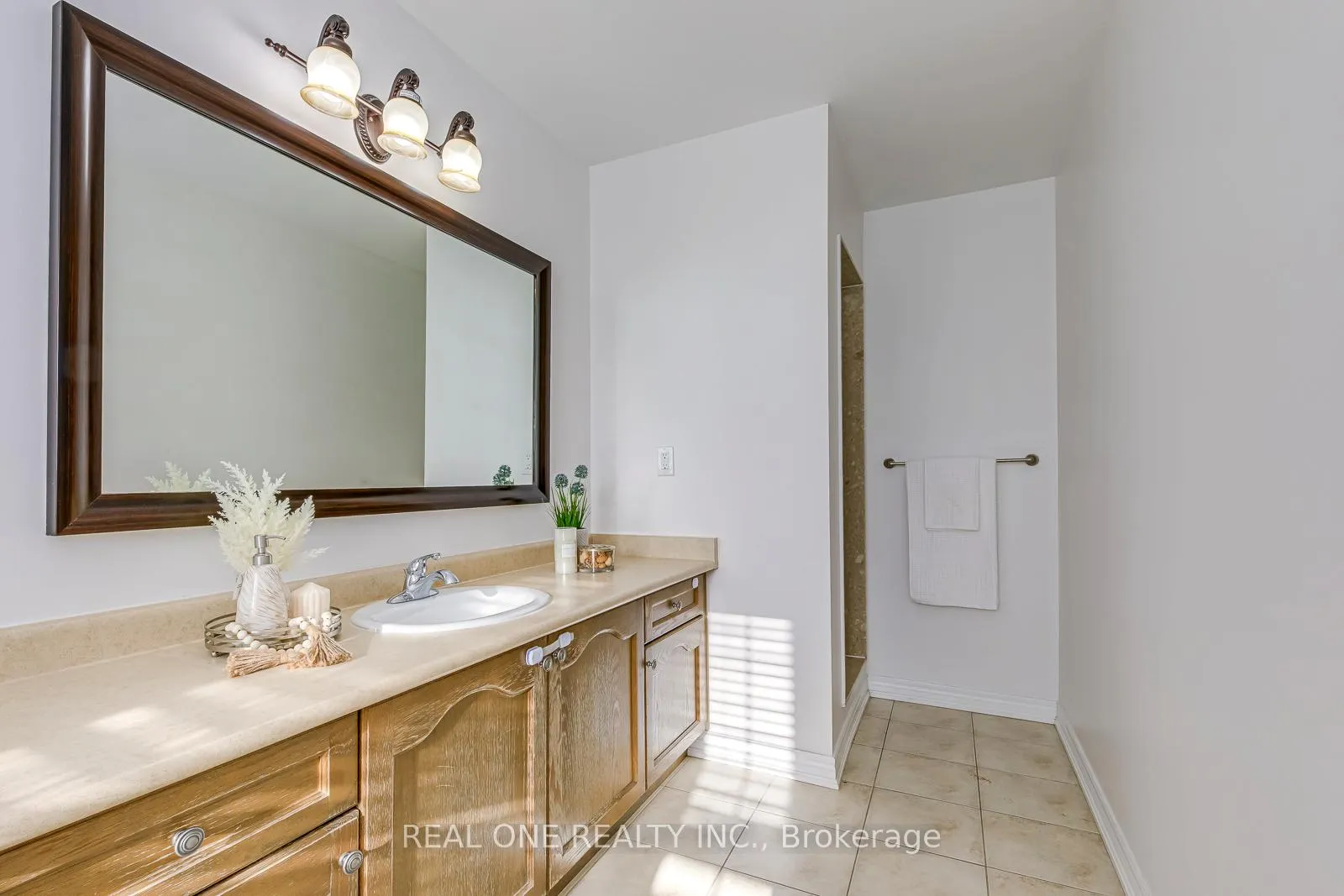 Photo 33 of 1331 Kestell Boulevard, Oakville, Joshua Creek — HOMEH