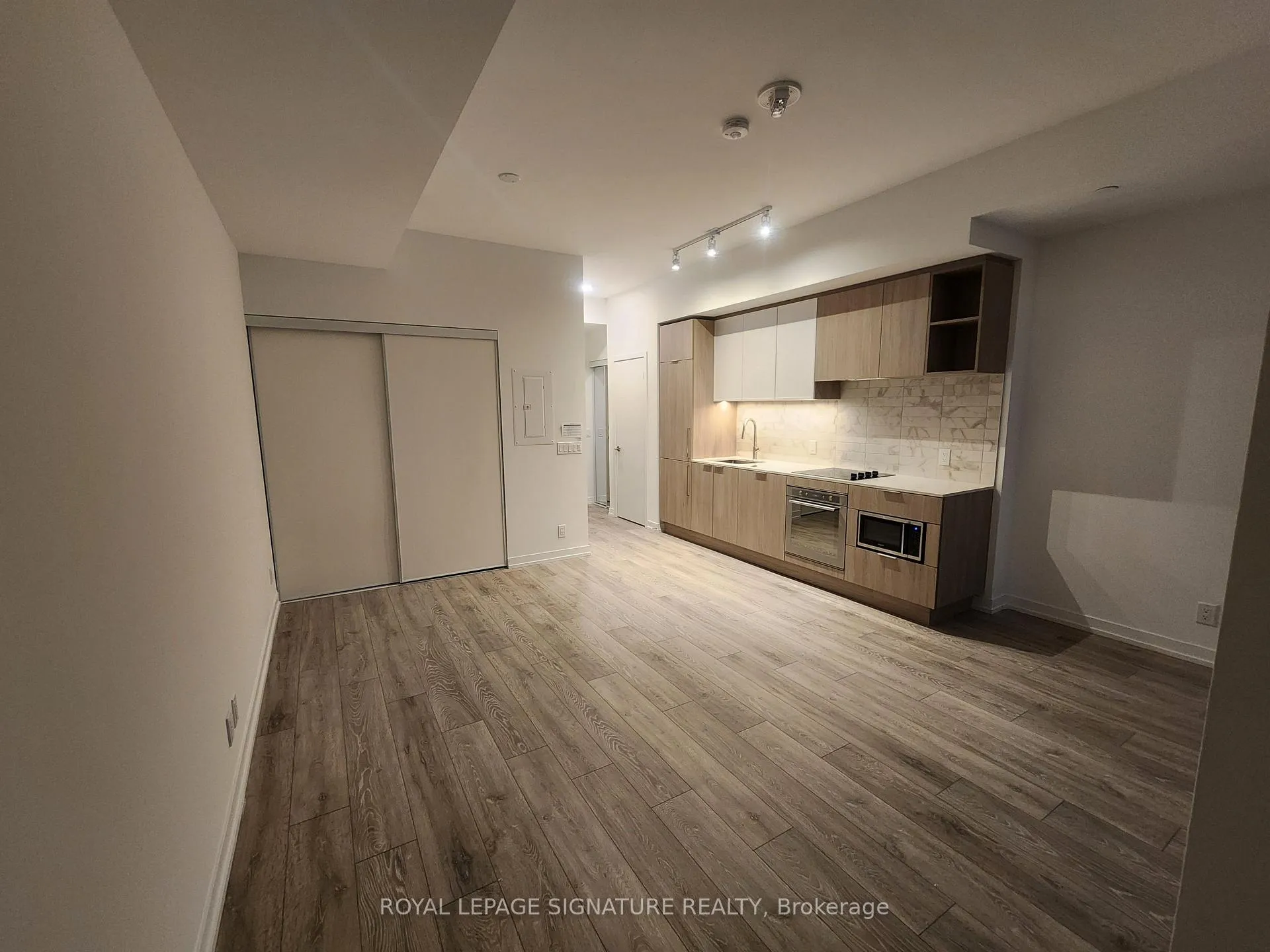 Photo 6 of Unit 727, 2020 Bathurst Street, Toronto, Humewood-Cedarvale — HOMEH