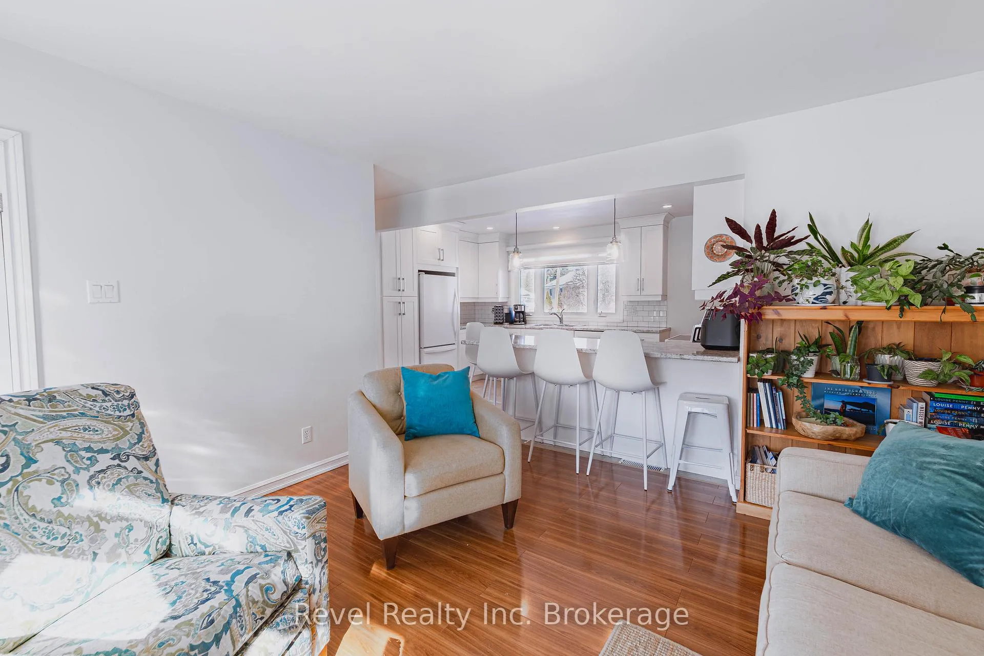 Photo 5 of 372 Mckenzie Avenue, North Bay, Widdifield — HOMEH