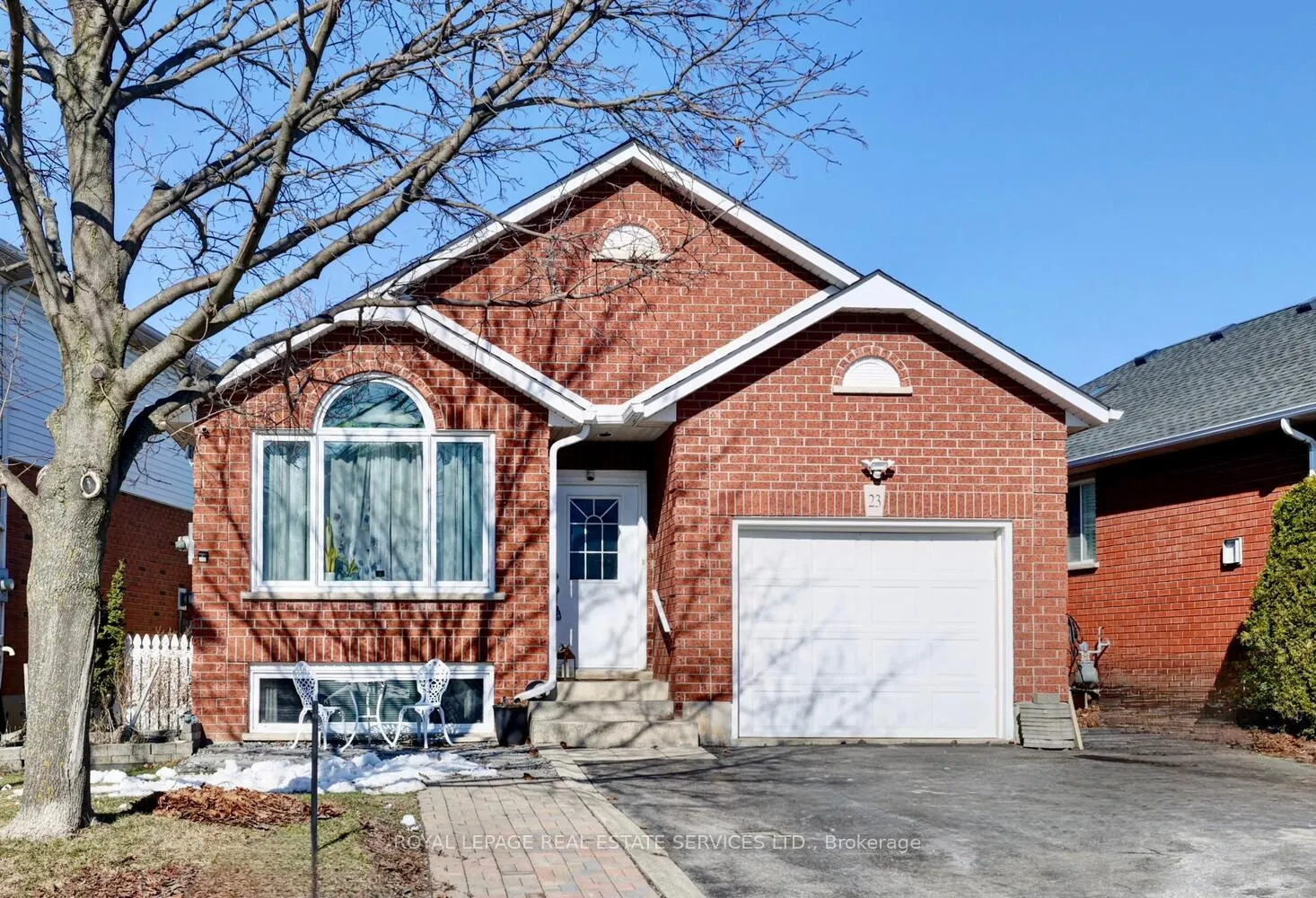 Front of 23 Annapolis Way