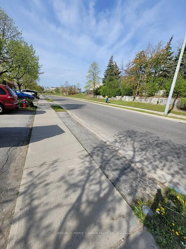 Photo 13 of 22 Yellow Brick Road, Brampton, Brampton North — HOMEH