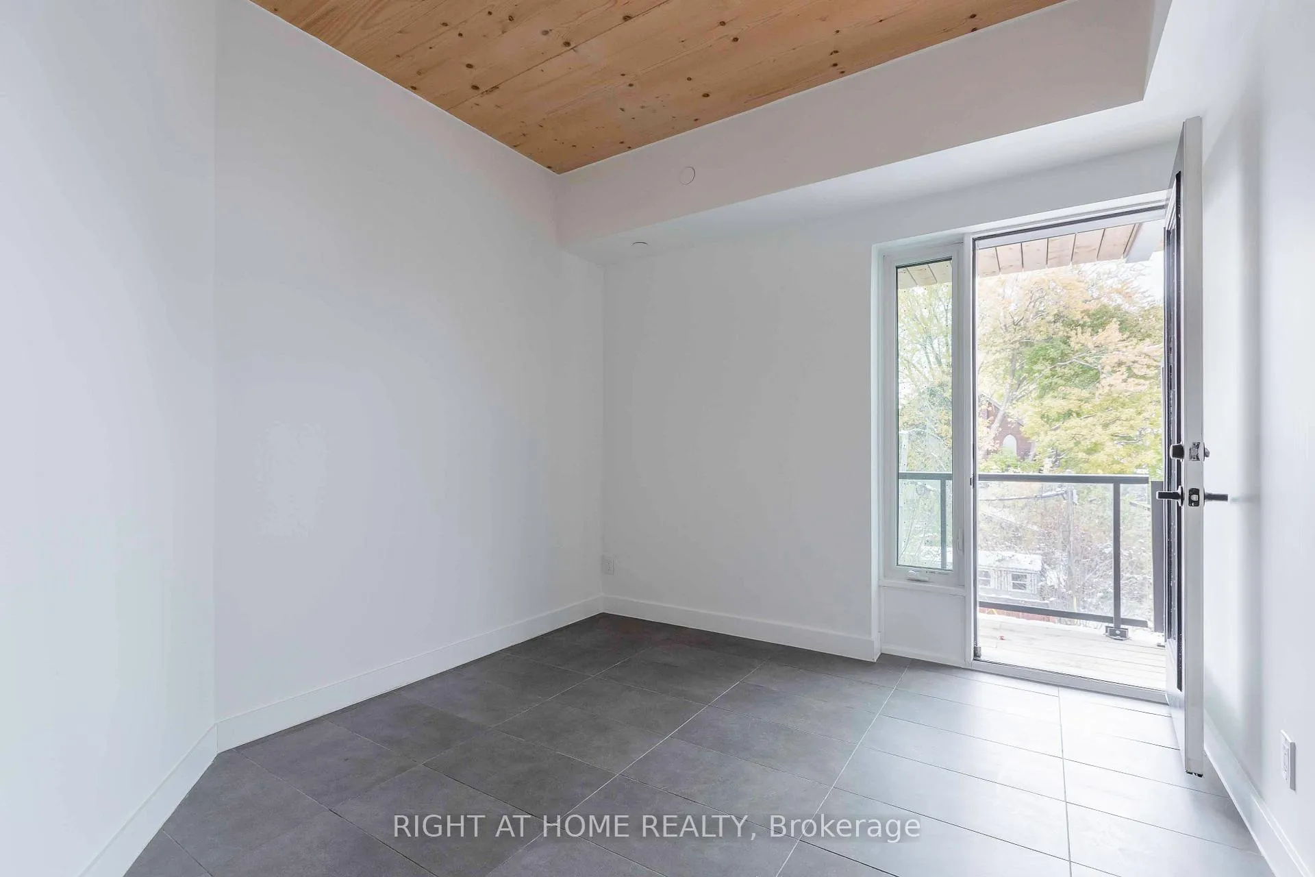 Photo 5 of Unit 302, 1598 Queen Street E, Toronto, Greenwood-Coxwell — HOMEH
