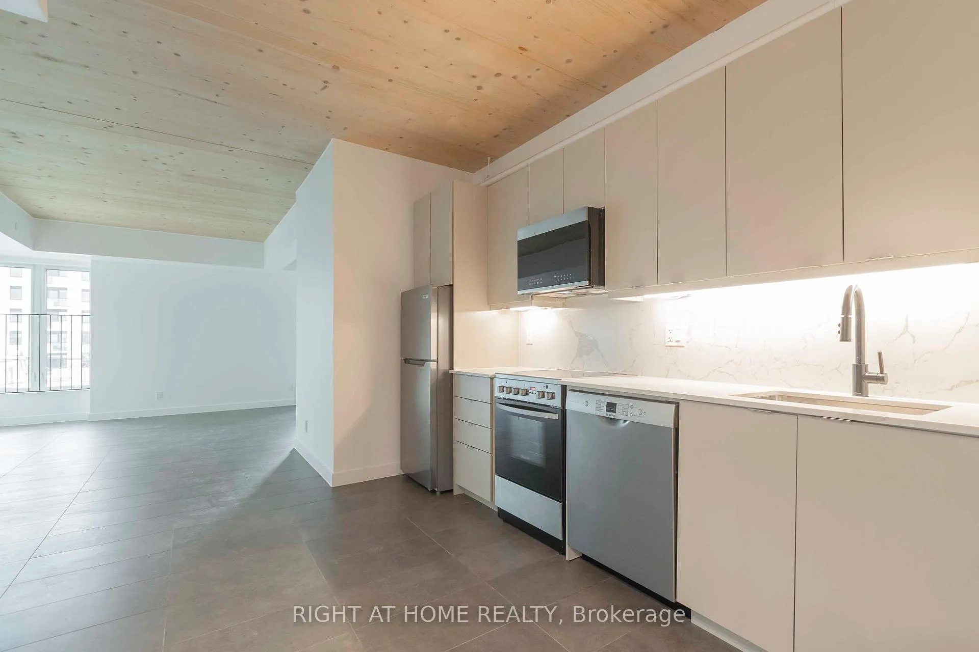 Photo 10 of Unit 302, 1598 Queen Street E, Toronto, Greenwood-Coxwell — HOMEH