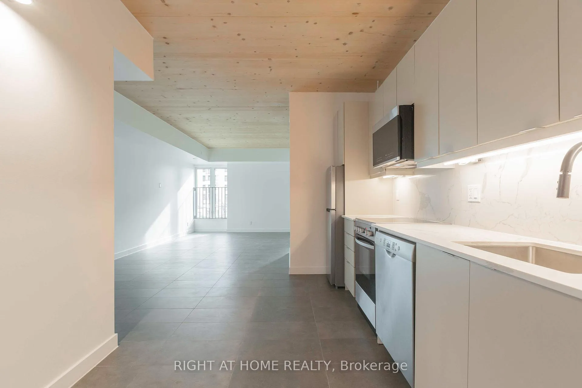 Photo 11 of Unit 302, 1598 Queen Street E, Toronto, Greenwood-Coxwell — HOMEH
