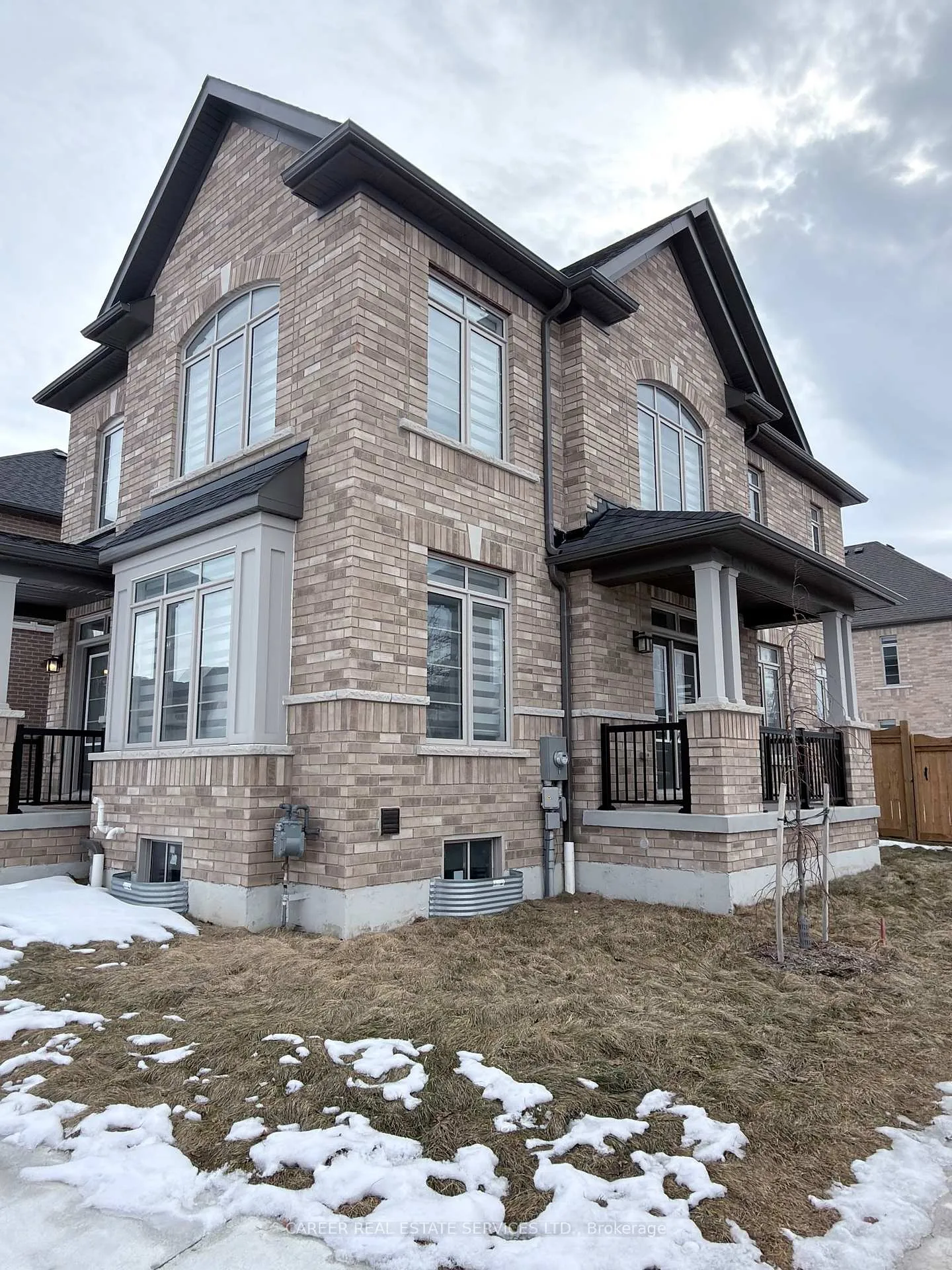 Photo 3 of 1 Waterfront Crescent, Whitby, Port Whitby — HOMEH