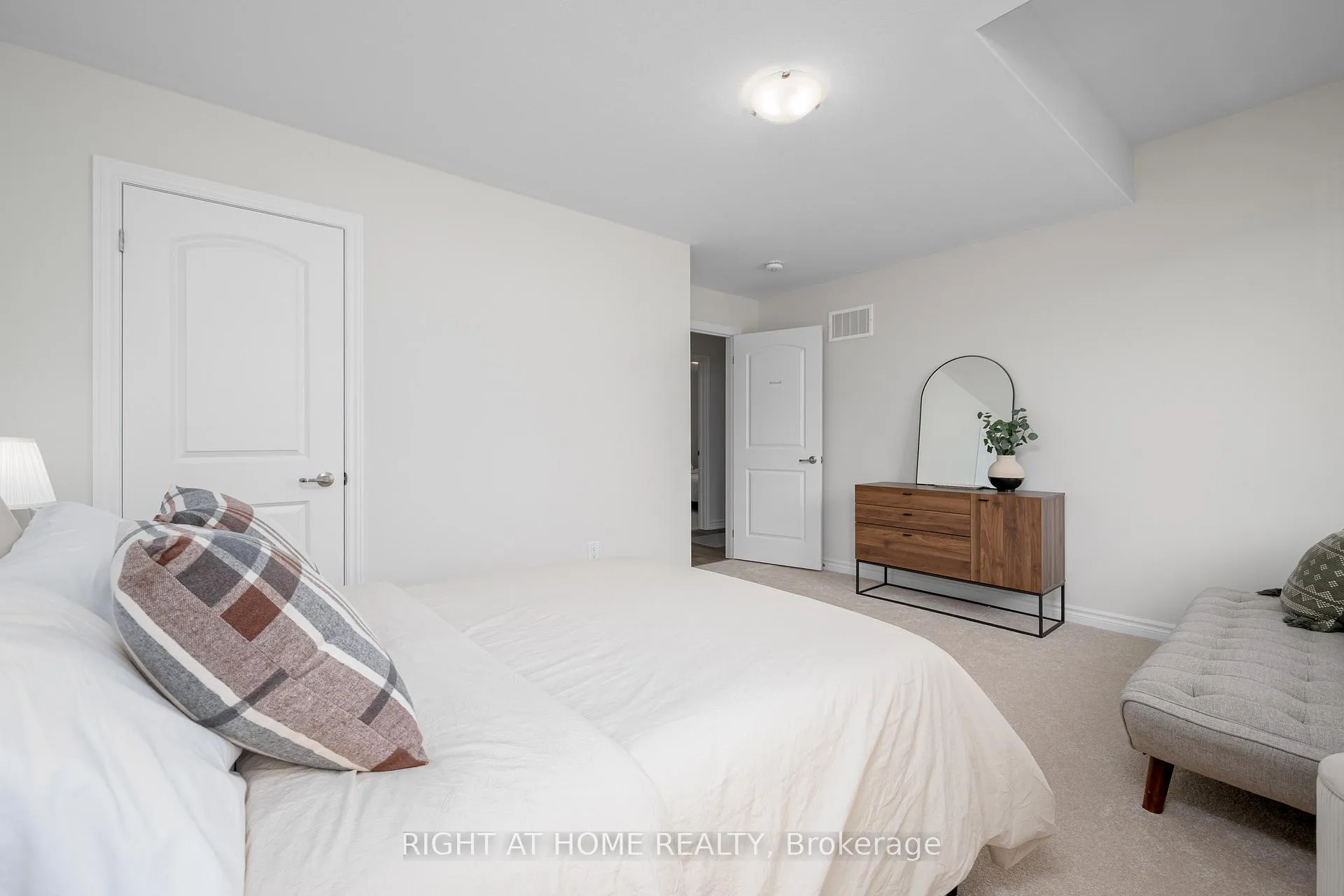 Photo 21 of Unit 300, 300 McEachern Lane, Gravenhurst, Muskoka (S) — HOMEH