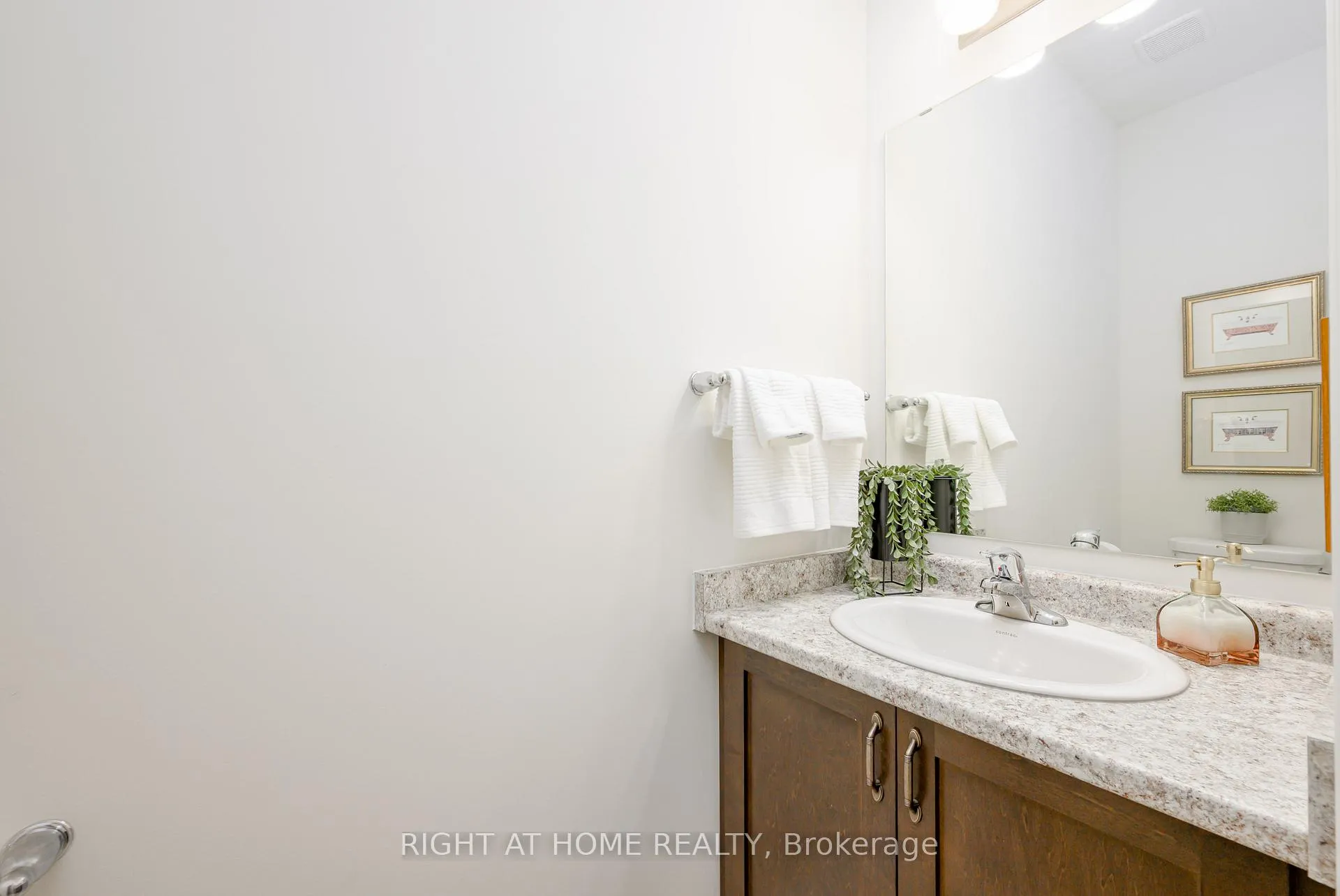 Photo 36 of Unit 300, 300 McEachern Lane, Gravenhurst, Muskoka (S) — HOMEH