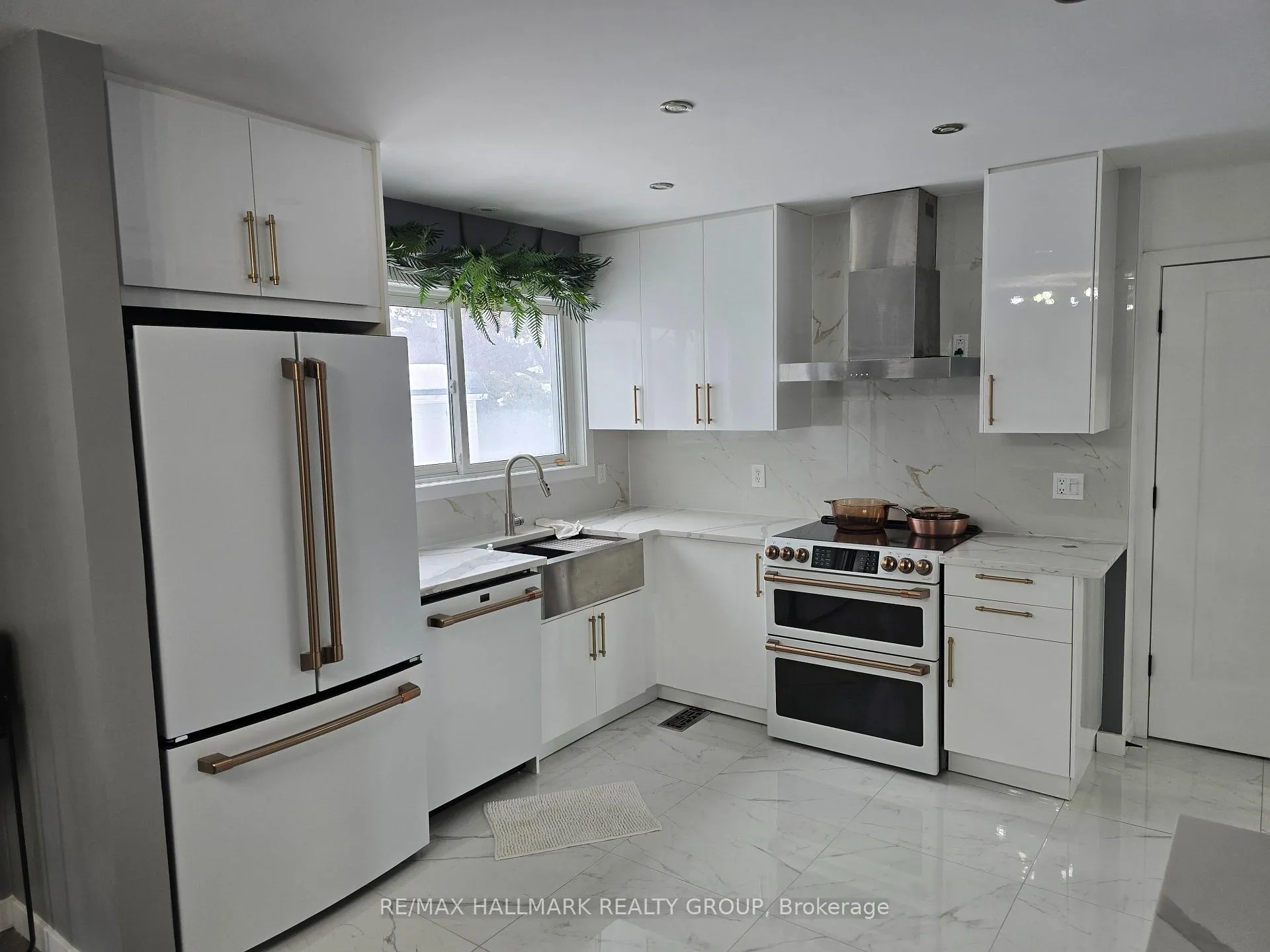 Photo 6 of 2706 Hickson Crescent, Ottawa, Redwood Park — HOMEH