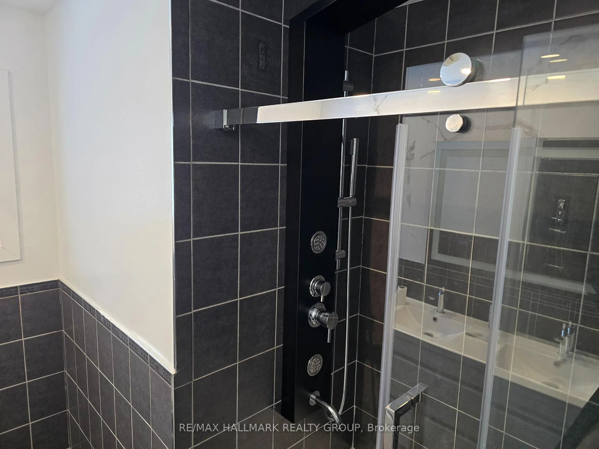 Photo 12 of 2706 Hickson Crescent, Ottawa, Redwood Park — HOMEH